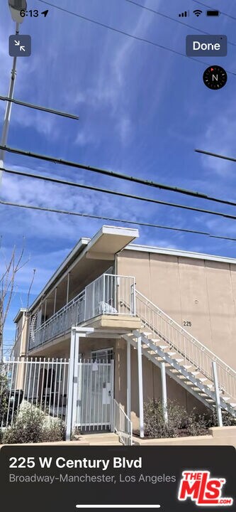 Foto principal - 225 W Century Blvd