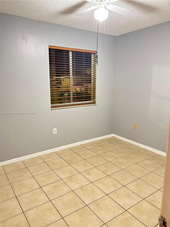 Foto del edificio - 300 NW 114th Ave