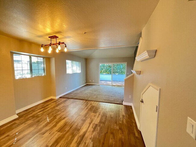 Foto del edificio - Woodbridge Condos! Near Meadow Park - Near...