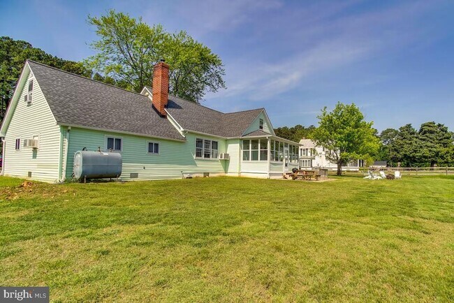 Building Photo - 16434 Piney Point Rd
