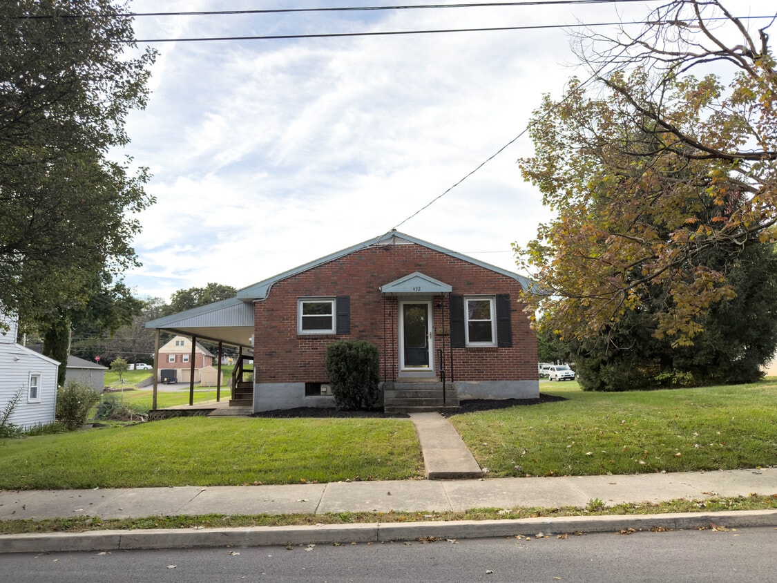 Primary Photo - 432 E Main St