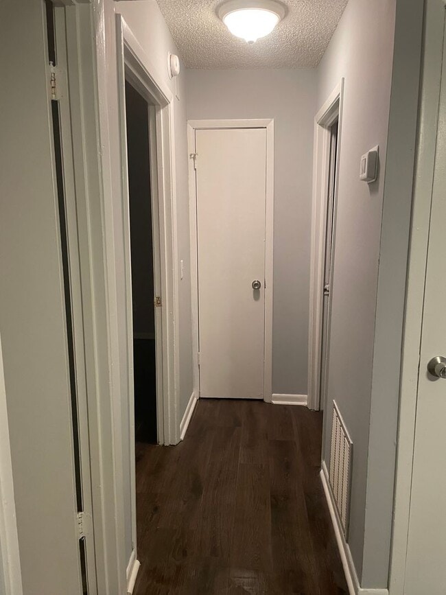 Building Photo - Perfect 2/1 Duplex! NO APP FEE!