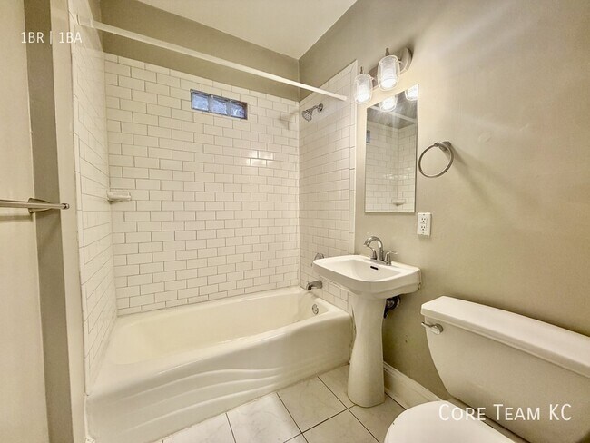 Building Photo - 217 E 46th St