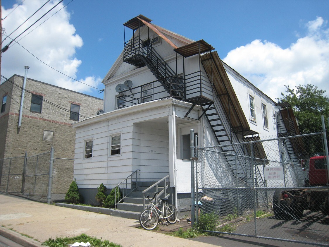 Primary Photo - 10 Hope Ave