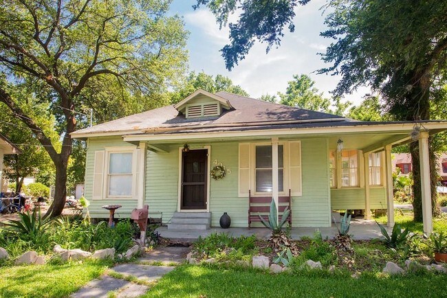 Building Photo - 4915 Park Dr