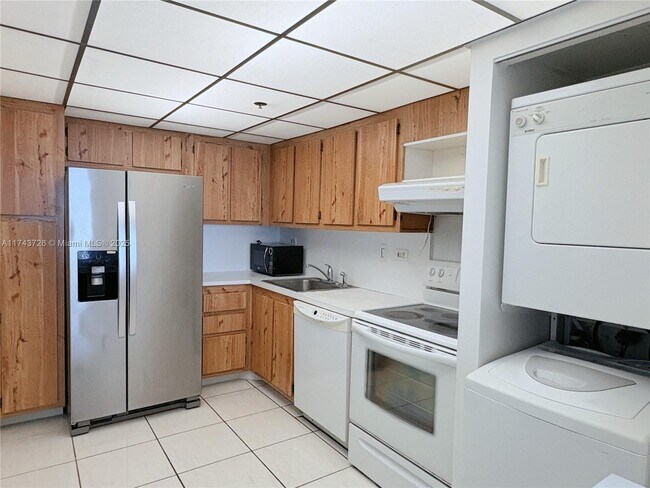 Building Photo - 20355 NE 34th Ct