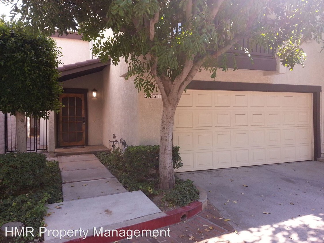 Primary Photo - 3 br, 2.5 bath House - 2251 E. Badillo St.