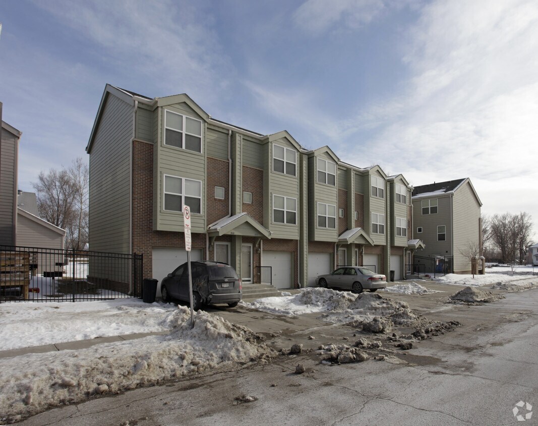 Primary Photo - 2401 N 16th St