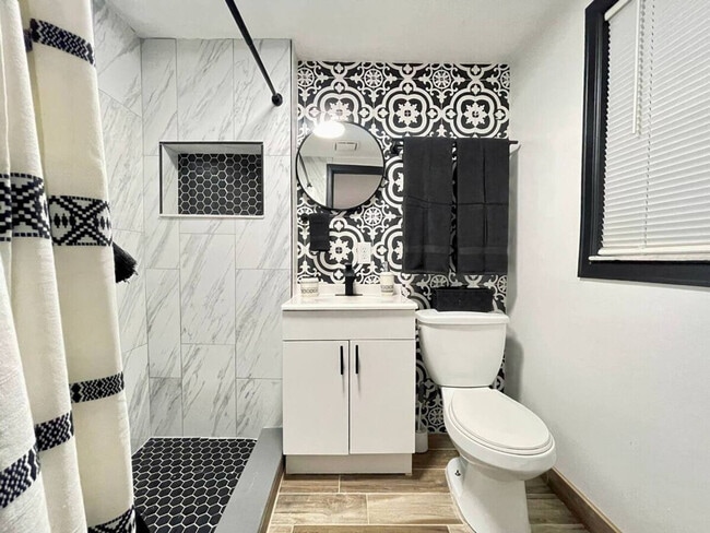 Building Photo - 1731 Grayson Dr