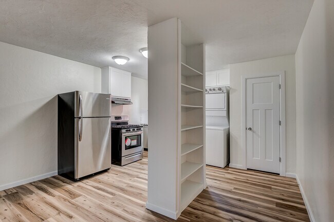Foto del edificio - 214 W Maple Ave