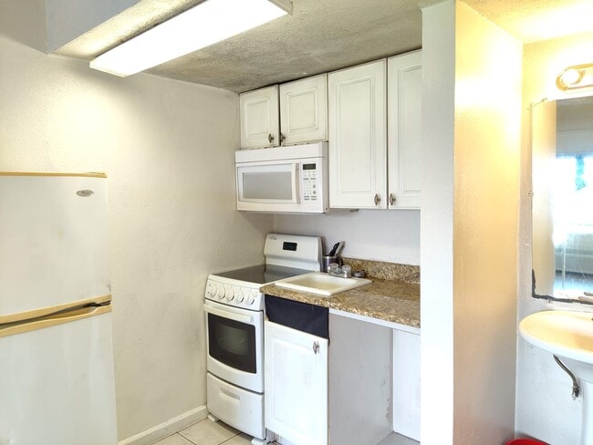 Building Photo - 2506 S Ocean Blvd