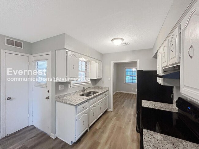 Foto del edificio - 3500 Panbrook Cove