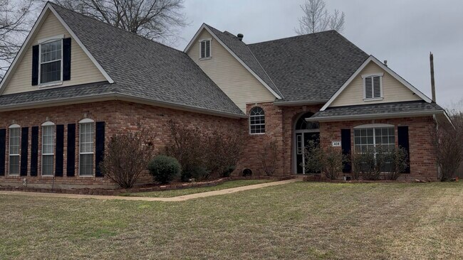 Foto del edificio - 408 Hidden Oaks Cir