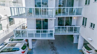 Building Photo - 2457 Collins Ave