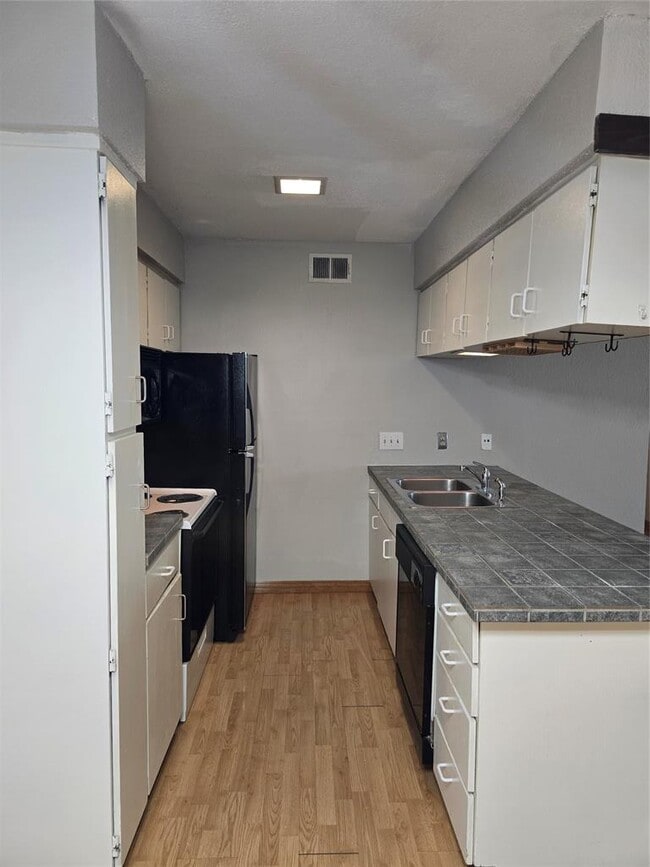 Building Photo - 910 Duncan Ln