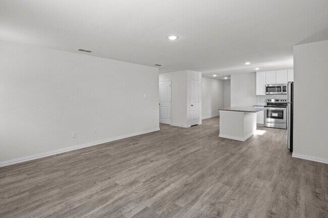 Building Photo - 2206 Samuel