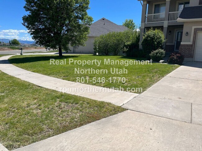 Foto del edificio - Stunning 4 Bedroom House in Layton Coming ...