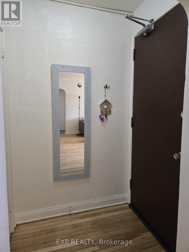 Building Photo - 16 Bullman St