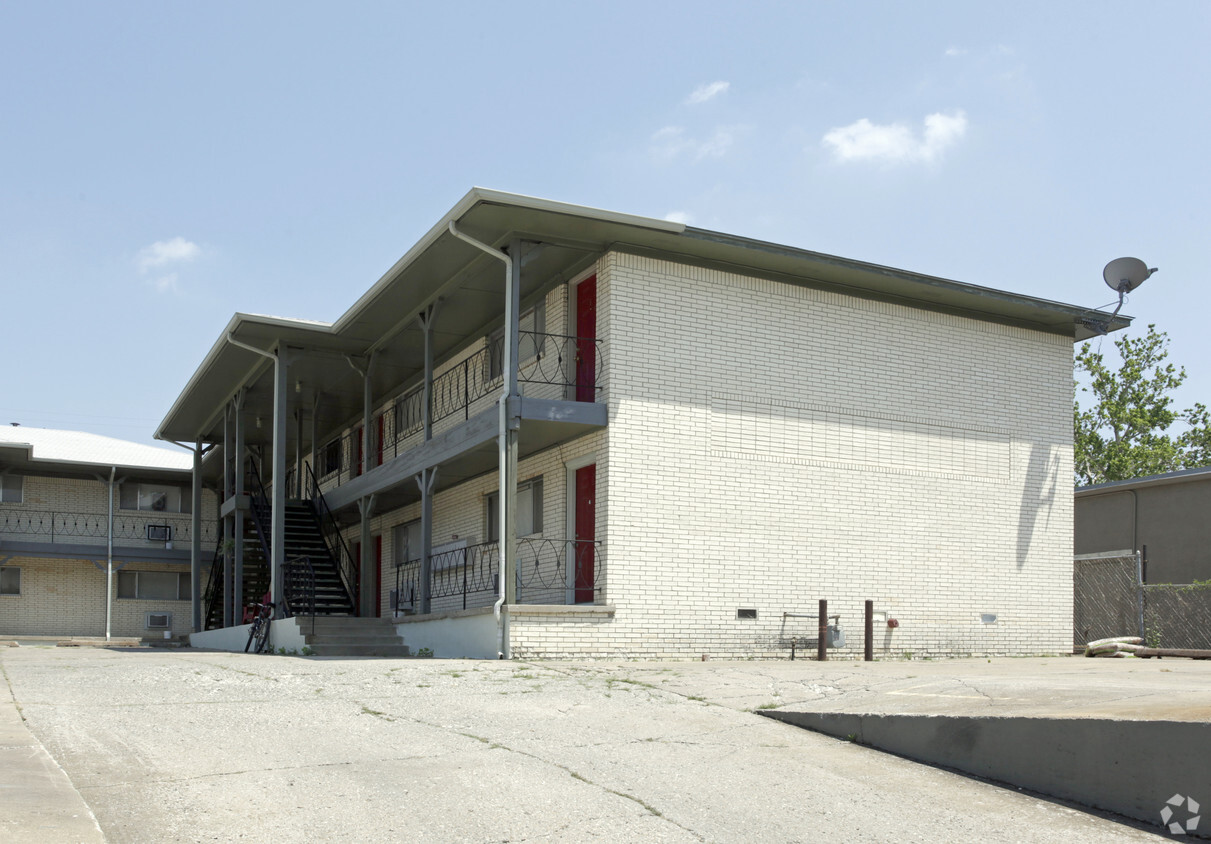 Building Photo - Cherry Street Villas