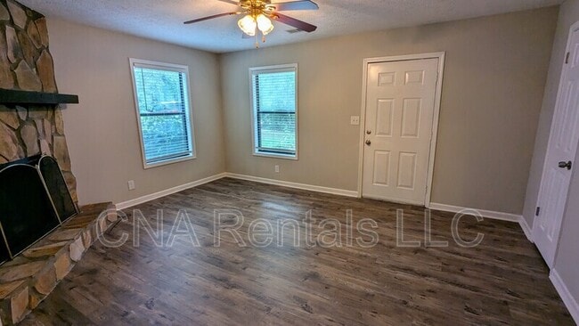 Building Photo - 1050 Mathews Ct