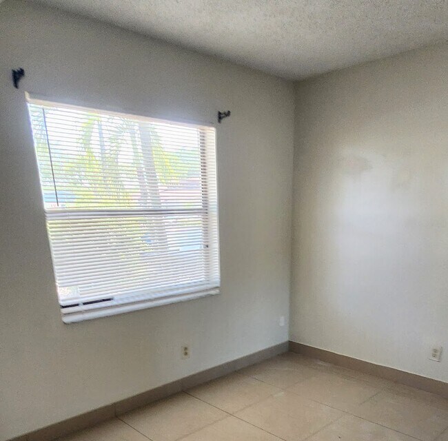 Foto del edificio - 6943 SW 40th St