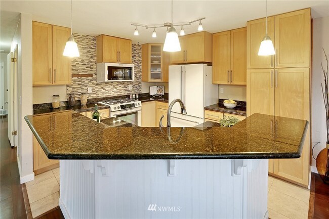 Foto del edificio - 8110 7th Ave SW