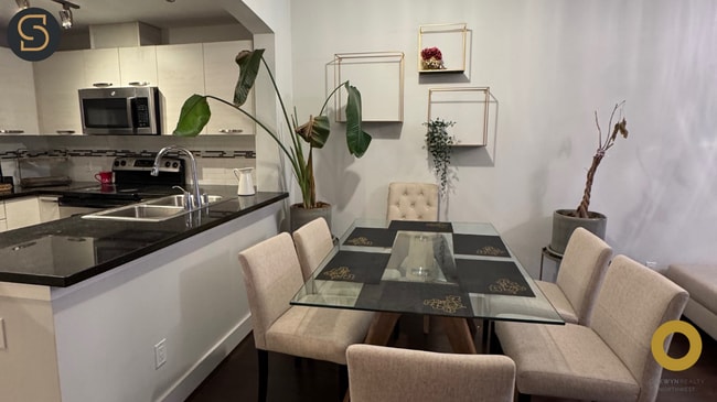 Photo du bâtiment - 7428 Byrnepark Walk