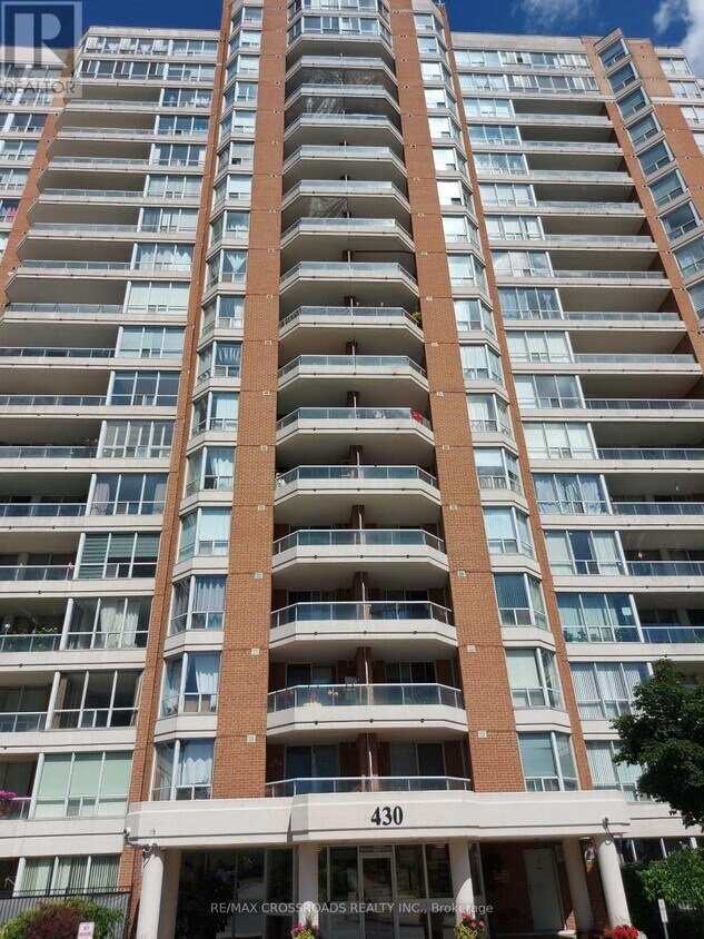 Photo principale - 430-430 McLevin Ave