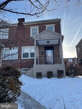 Building Photo - 514 W 39th St