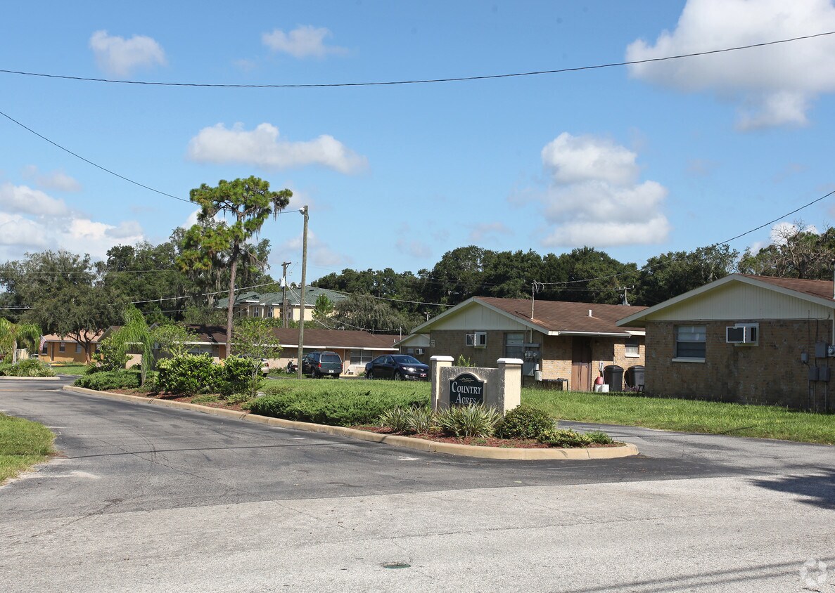 Country Acres Apartment Homes Apartments in Tampa, FL