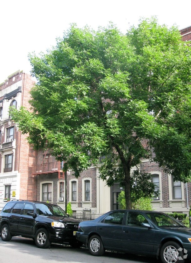 Building Photo - 263 Parkside Ave