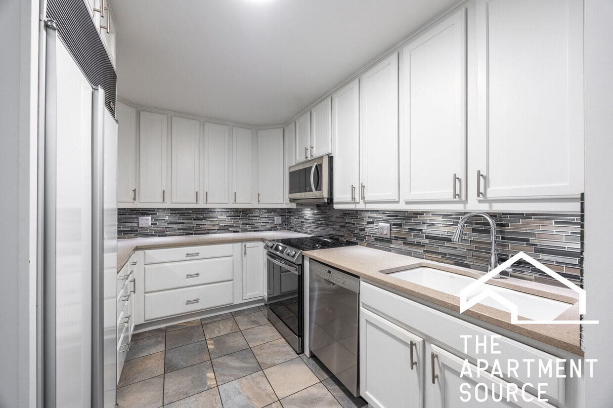 Photo - 1344 North Dearborn St. Unit 18K