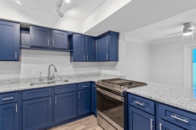 Foto del edificio - 856 St Charles Ave NE