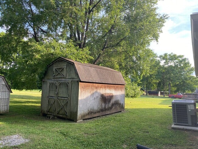 Foto del edificio - 205 Bennett Dr