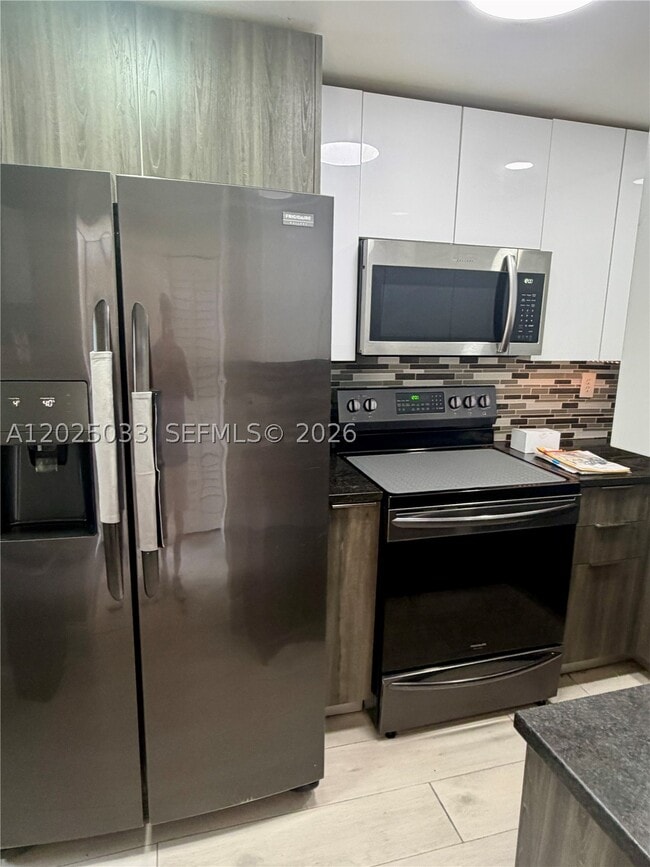 Building Photo - 1705 W 57th St