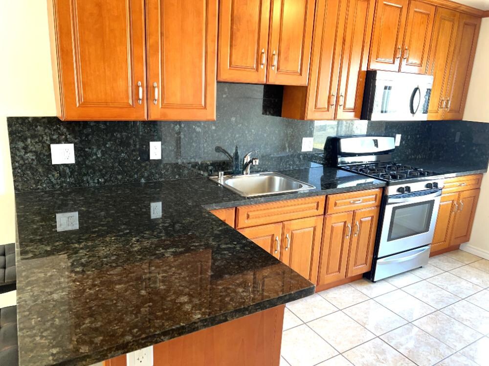 Foto principal - 830 Dwight St