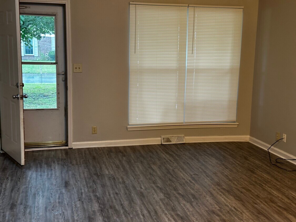 Foto principal - 3755 Chamberlain Ct