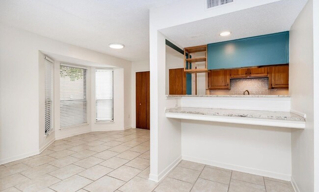 Foto del edificio - Beautiful Townhome Near LSU for Rent