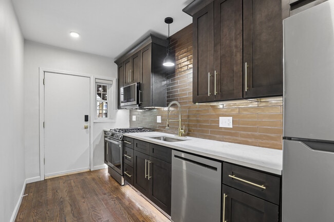 Photo - 5-9 Del-Lin Drive Apartments