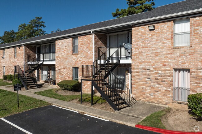 Foto del edificio - Carriage Woods Apartments