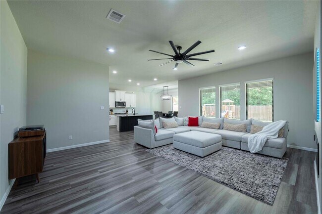 Building Photo - 31302 Raleigh Creek Dr