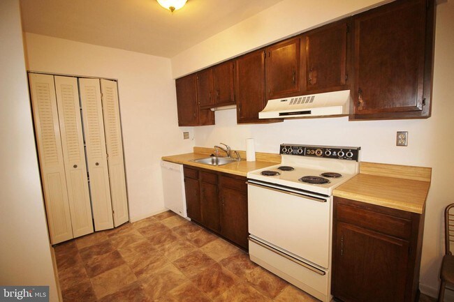 Building Photo - 143 Thomas Dr