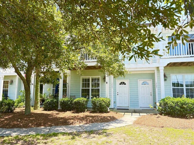 Foto del edificio - Beautiful 3-Bedroom, 3.5-Bath Townhome in ...