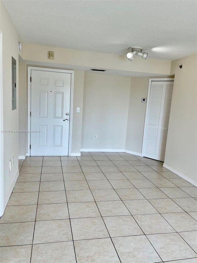 Foto del edificio - 2415 NW 16th St Rd