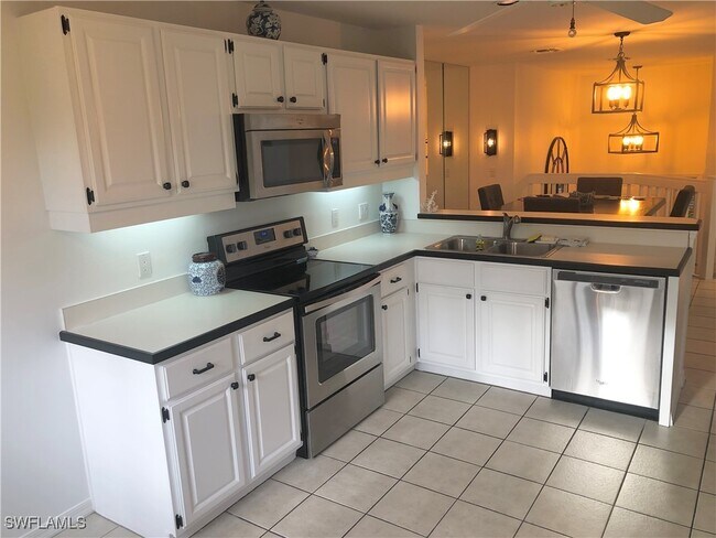 Foto del edificio - 27121 Oakwood Lake Dr