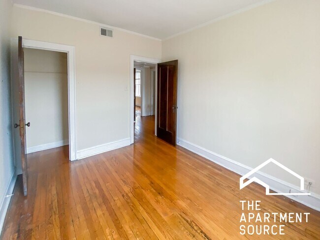 Foto del edificio - 2204 W Foster Ave