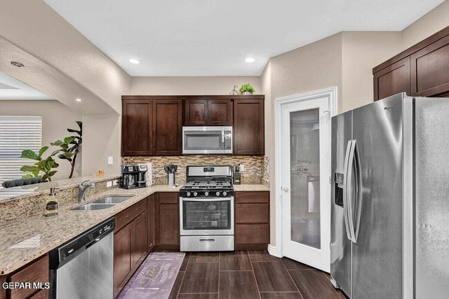 Building Photo - 172 N Manzanita Dr