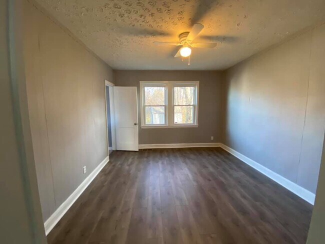 Building Photo - 2802 Clearview Ave