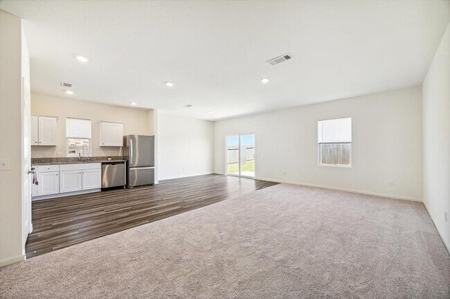 Foto del edificio - 14775 Peaceful Wy