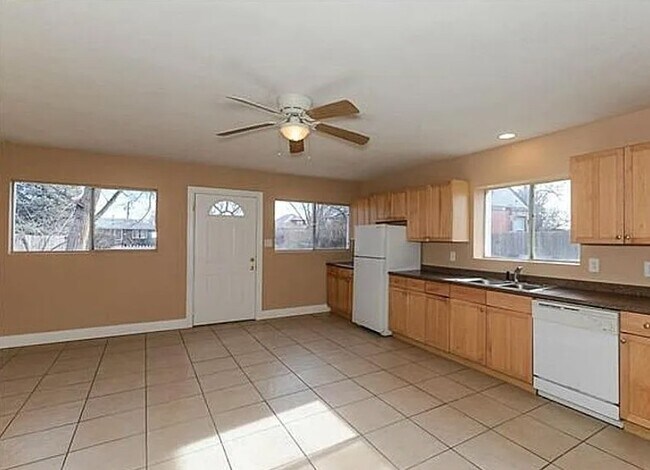 Foto del edificio - 2735 N Cook St